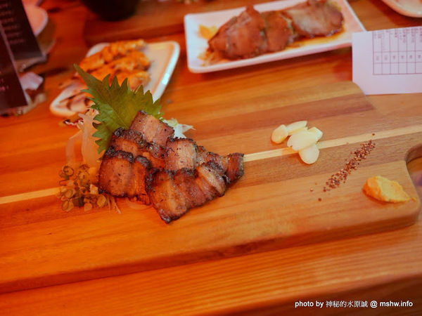 三代目安兵衛 台湾一號店：【食記】台中三代目屋台餃子安兵衛-台灣一號店@西區中美橫丁Hirome ひろめ横丁&廣三SOGO-捷運BRT科博館 : 弘人市場在台灣!輕鬆享受高知飲食文化