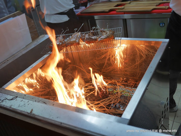 三代目安兵衛 台湾一號店：【食記】台中三代目屋台餃子安兵衛-台灣一號店@西區中美橫丁Hirome ひろめ横丁&廣三SOGO-捷運BRT科博館 : 弘人市場在台灣!輕鬆享受高知飲食文化