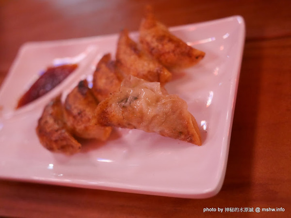 三代目安兵衛 台湾一號店：【食記】台中三代目屋台餃子安兵衛-台灣一號店@西區中美橫丁Hirome ひろめ横丁&廣三SOGO-捷運BRT科博館 : 弘人市場在台灣!輕鬆享受高知飲食文化