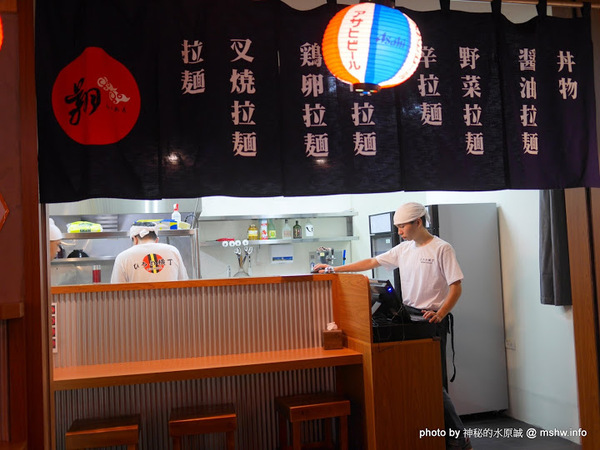 三代目安兵衛 台湾一號店：【食記】台中三代目屋台餃子安兵衛-台灣一號店@西區中美橫丁Hirome ひろめ横丁&廣三SOGO-捷運BRT科博館 : 弘人市場在台灣!輕鬆享受高知飲食文化