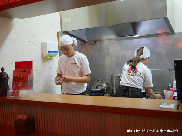 三代目安兵衛 台湾一號店：【食記】台中三代目屋台餃子安兵衛-台灣一號店@西區中美橫丁Hirome ひろめ横丁&廣三SOGO-捷運BRT科博館 : 弘人市場在台灣!輕鬆享受高知飲食文化