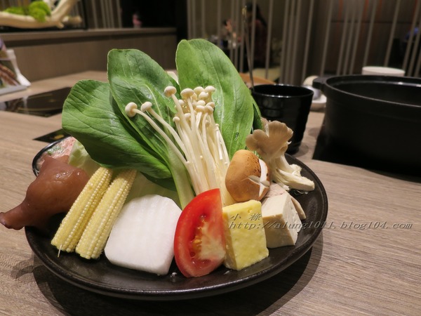 聚北海道昆布鍋(高雄大魯閣草衙道店)：一起來相聚~    ..聚北海道昆布鍋(高雄大魯閣草衙道店)