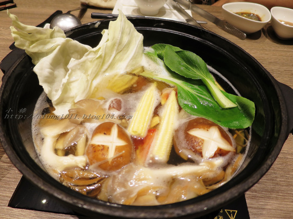 聚北海道昆布鍋(高雄大魯閣草衙道店)：一起來相聚~    ..聚北海道昆布鍋(高雄大魯閣草衙道店)