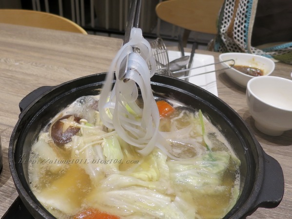 聚北海道昆布鍋(高雄大魯閣草衙道店)：一起來相聚~    ..聚北海道昆布鍋(高雄大魯閣草衙道店)