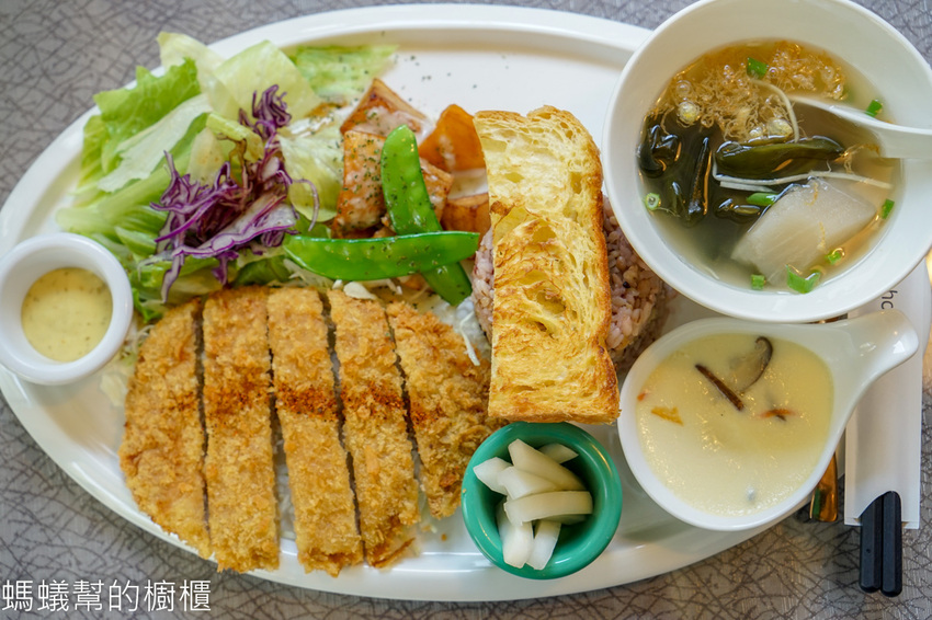 南投市A+倉庫 | 中興新村特色複合式餐廳，大份量餐點美味又飽足！中興新村特色貨櫃屋餐廳。 - 螞蟻幫的櫥櫃