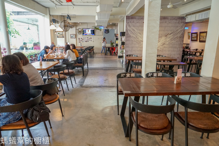 南投市A+倉庫 | 中興新村特色複合式餐廳，大份量餐點美味又飽足！中興新村特色貨櫃屋餐廳。 - 螞蟻幫的櫥櫃