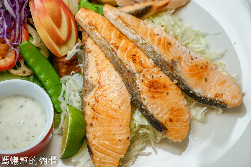 南投市A+倉庫 | 中興新村特色複合式餐廳，大份量餐點美味又飽足！中興新村特色貨櫃屋餐廳。 - 螞蟻幫的櫥櫃