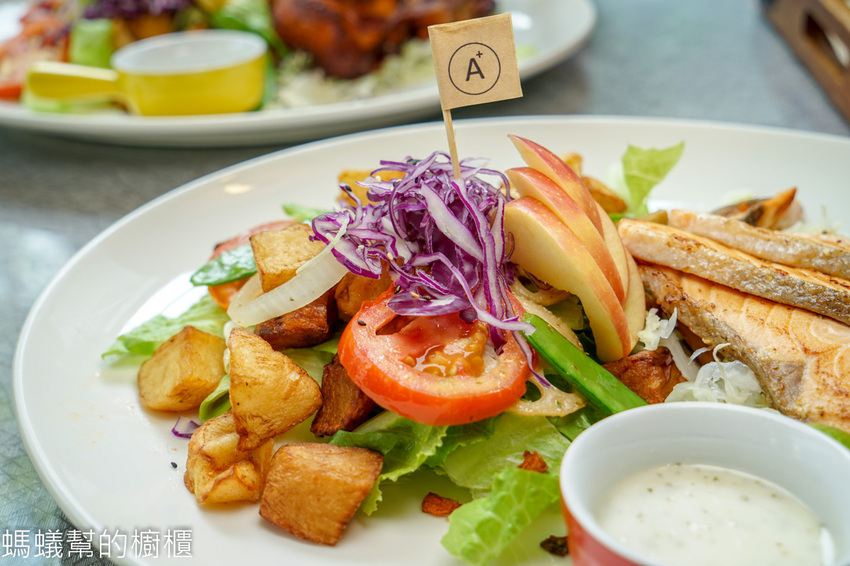 南投市A+倉庫 | 中興新村特色複合式餐廳，大份量餐點美味又飽足！中興新村特色貨櫃屋餐廳。 - 螞蟻幫的櫥櫃