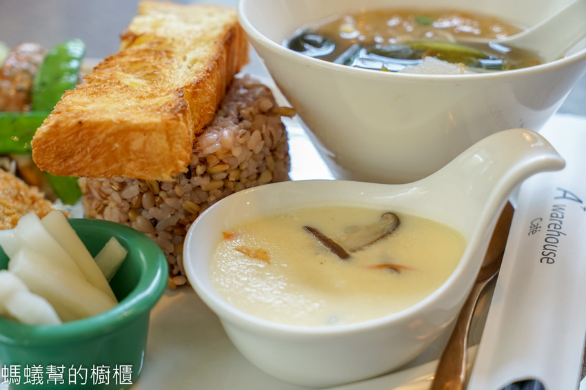 南投市A+倉庫 | 中興新村特色複合式餐廳，大份量餐點美味又飽足！中興新村特色貨櫃屋餐廳。 - 螞蟻幫的櫥櫃