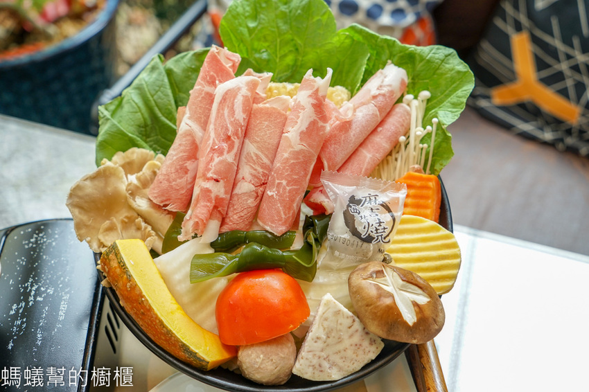 南投市A+倉庫 | 中興新村特色複合式餐廳，大份量餐點美味又飽足！中興新村特色貨櫃屋餐廳。 - 螞蟻幫的櫥櫃