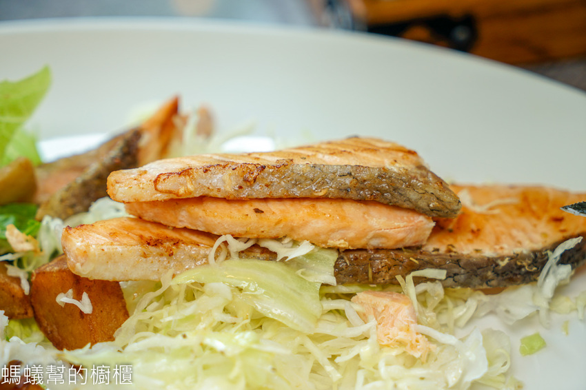 南投市A+倉庫 | 中興新村特色複合式餐廳，大份量餐點美味又飽足！中興新村特色貨櫃屋餐廳。 - 螞蟻幫的櫥櫃