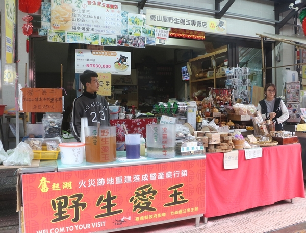 鄒遊阿里山、戀戀FUZU之旅,奮起湖百年舊車站、四方竹、火車展示館、百年土地公廟、雨中漫步台灣杉森林棧道、再訪星空小木屋、阿良現烤甜甜圈、奮起湖老街巡禮