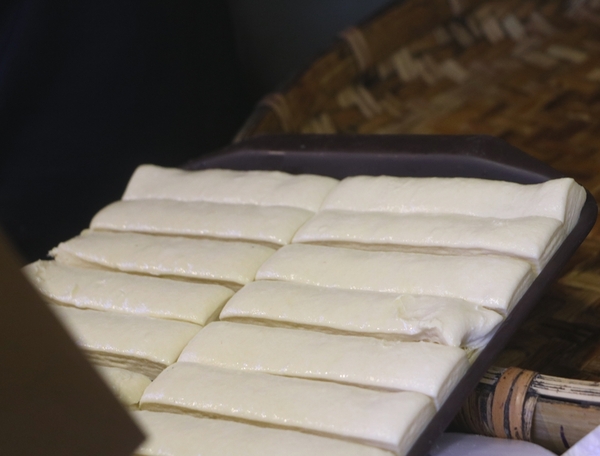 鄒遊阿里山、戀戀FUZU之旅,奮起湖百年舊車站、四方竹、火車展示館、百年土地公廟、雨中漫步台灣杉森林棧道、再訪星空小木屋、阿良現烤甜甜圈、奮起湖老街巡禮