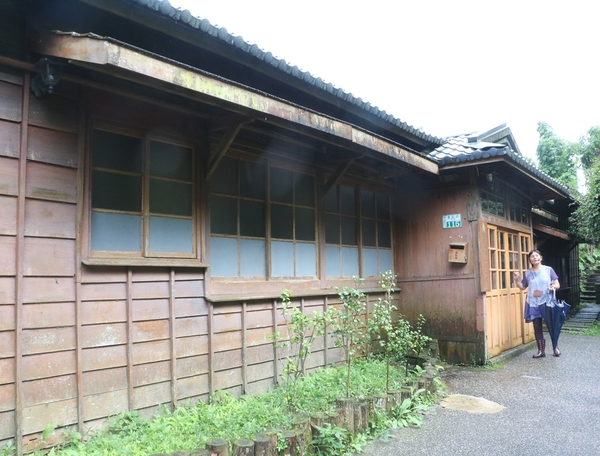 鄒遊阿里山、戀戀FUZU之旅,奮起湖百年舊車站、四方竹、火車展示館、百年土地公廟、雨中漫步台灣杉森林棧道、再訪星空小木屋、阿良現烤甜甜圈、奮起湖老街巡禮