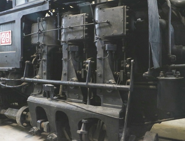 鄒遊阿里山、戀戀FUZU之旅,奮起湖百年舊車站、四方竹、火車展示館、百年土地公廟、雨中漫步台灣杉森林棧道、再訪星空小木屋、阿良現烤甜甜圈、奮起湖老街巡禮