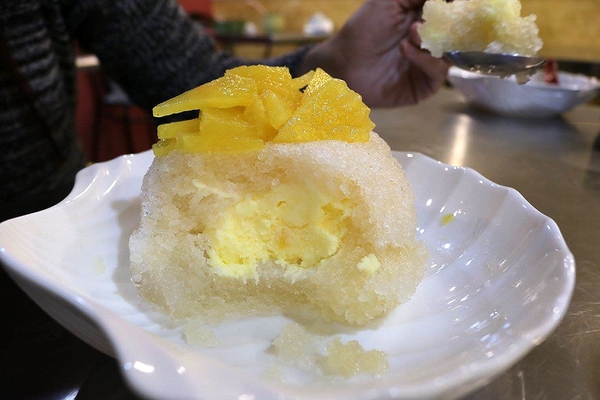 古早味旺來冰店：【新北市食記】蘆洲古早味旺來冰店~圓頂雪屋的鳳梨冰/草莓煉乳冰好療癒/冬天來碗紅豆湯和花生湯暖暖身不錯呦