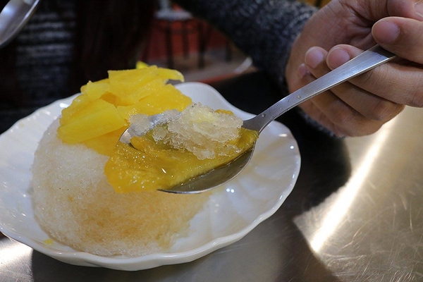 古早味旺來冰店：【新北市食記】蘆洲古早味旺來冰店~圓頂雪屋的鳳梨冰/草莓煉乳冰好療癒/冬天來碗紅豆湯和花生湯暖暖身不錯呦