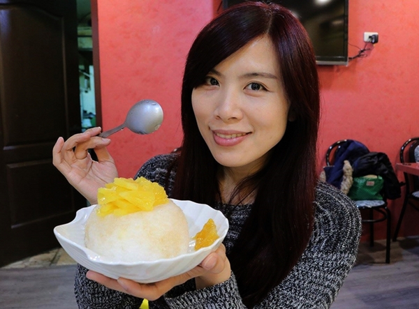 古早味旺來冰店：【新北市食記】蘆洲古早味旺來冰店~圓頂雪屋的鳳梨冰/草莓煉乳冰好療癒/冬天來碗紅豆湯和花生湯暖暖身不錯呦