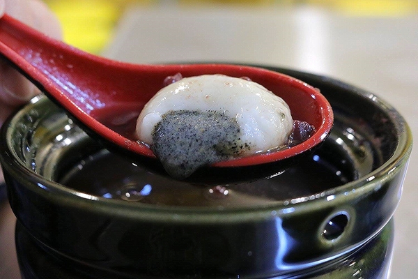 古早味旺來冰店：【新北市食記】蘆洲古早味旺來冰店~圓頂雪屋的鳳梨冰/草莓煉乳冰好療癒/冬天來碗紅豆湯和花生湯暖暖身不錯呦