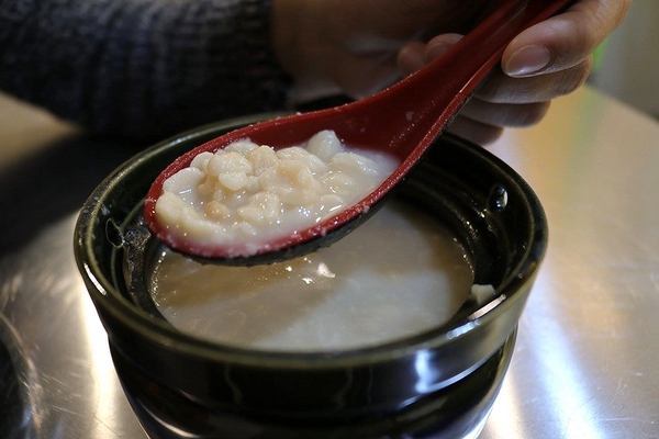 古早味旺來冰店：【新北市食記】蘆洲古早味旺來冰店~圓頂雪屋的鳳梨冰/草莓煉乳冰好療癒/冬天來碗紅豆湯和花生湯暖暖身不錯呦