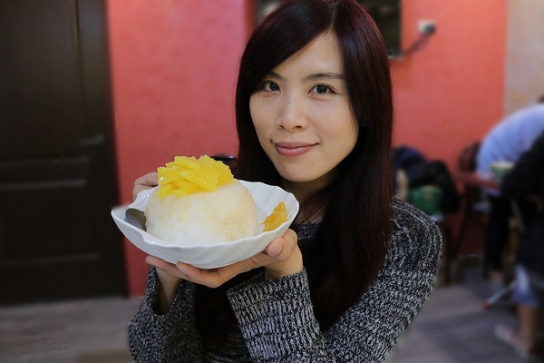 古早味旺來冰店：【新北市食記】蘆洲古早味旺來冰店~圓頂雪屋的鳳梨冰/草莓煉乳冰好療癒/冬天來碗紅豆湯和花生湯暖暖身不錯呦