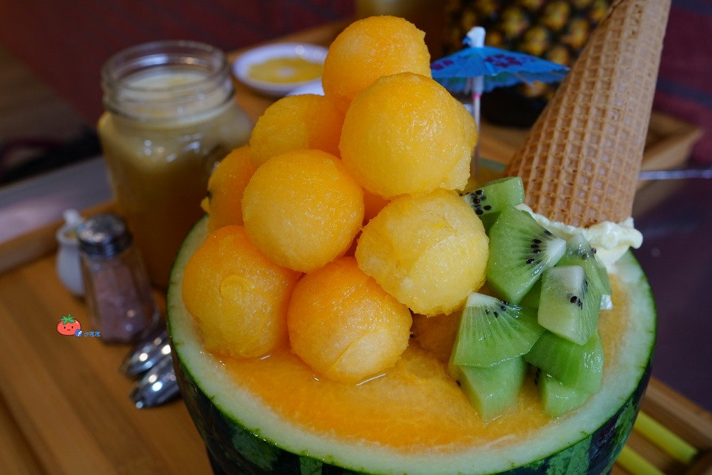 【蘆洲冰店】浮誇造型整顆西瓜冰 古早味旺來冰鳳梨冰 還有雪花冰和芒果冰唷!