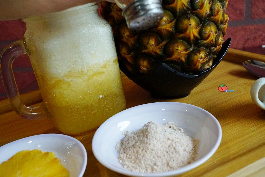 【蘆洲冰店】浮誇造型整顆西瓜冰 古早味旺來冰鳳梨冰 還有雪花冰和芒果冰唷!