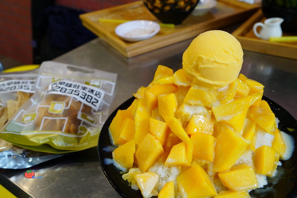 【蘆洲冰店】浮誇造型整顆西瓜冰 古早味旺來冰鳳梨冰 還有雪花冰和芒果冰唷!