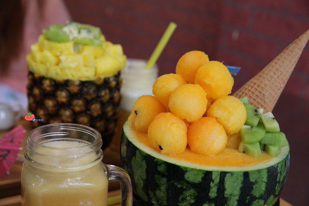 【蘆洲冰店】浮誇造型整顆西瓜冰 古早味旺來冰鳳梨冰 還有雪花冰和芒果冰唷!