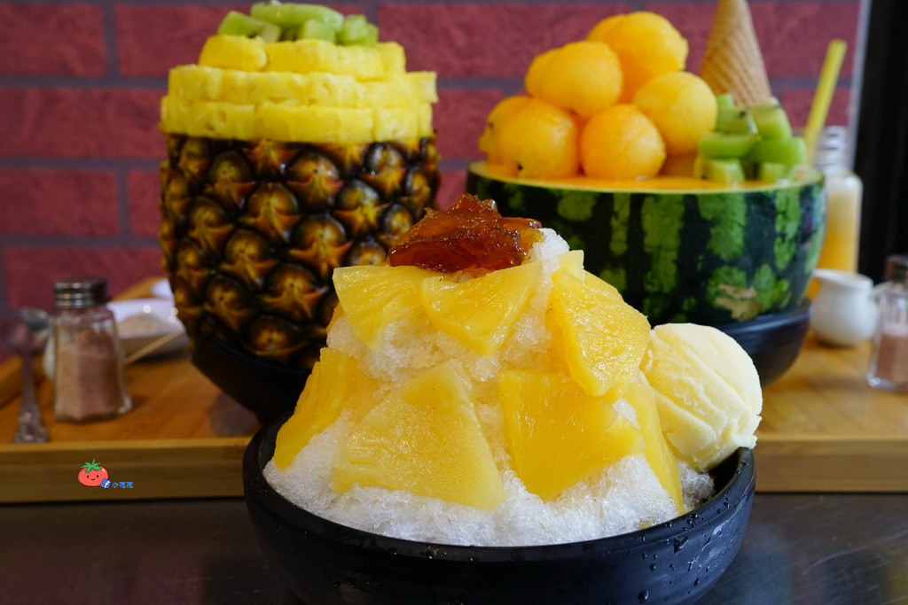 【蘆洲冰店】浮誇造型整顆西瓜冰 古早味旺來冰鳳梨冰 還有雪花冰和芒果冰唷!