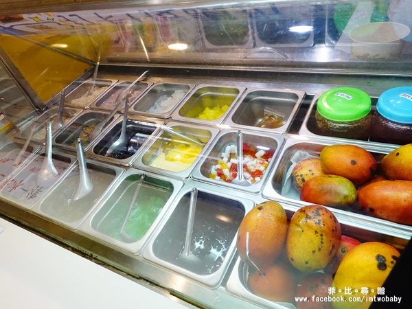 古早味旺來冰店：【捷運美食】古早味旺來冰店 正港台灣味+純天然果香 創意冰品夏日鳯梨園吸睛度十足！每日限量供應~
