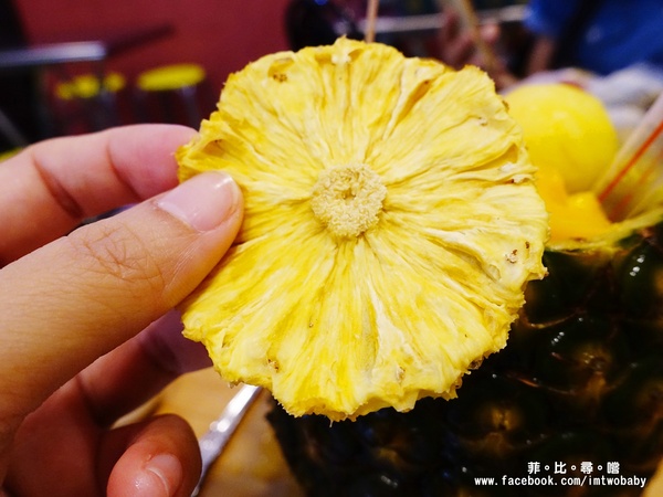 古早味旺來冰店：【捷運美食】古早味旺來冰店 正港台灣味+純天然果香 創意冰品夏日鳯梨園吸睛度十足！每日限量供應~