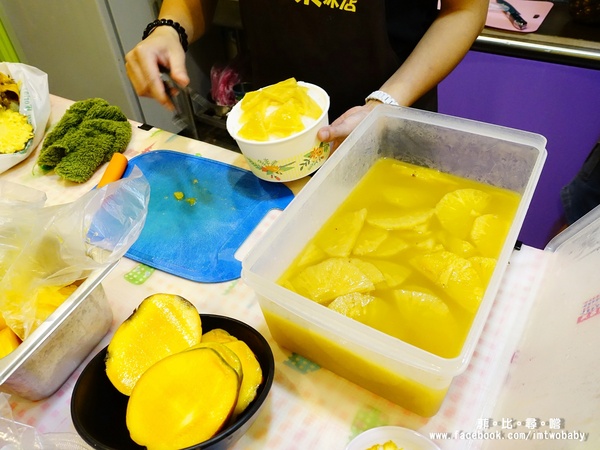 古早味旺來冰店：【捷運美食】古早味旺來冰店 正港台灣味+純天然果香 創意冰品夏日鳯梨園吸睛度十足！每日限量供應~