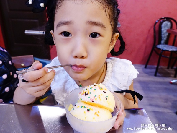 古早味旺來冰店：【捷運美食】古早味旺來冰店 正港台灣味+純天然果香 創意冰品夏日鳯梨園吸睛度十足！每日限量供應~