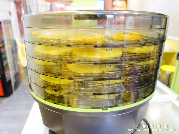 古早味旺來冰店：【捷運美食】古早味旺來冰店 正港台灣味+純天然果香 創意冰品夏日鳯梨園吸睛度十足！每日限量供應~