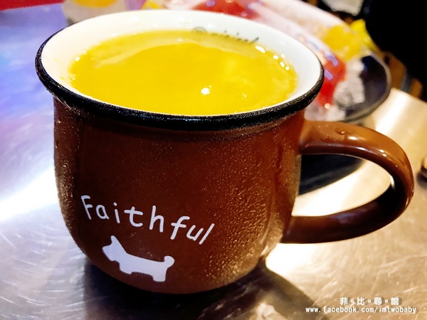 古早味旺來冰店：【捷運美食】古早味旺來冰店 正港台灣味+純天然果香 創意冰品夏日鳯梨園吸睛度十足！每日限量供應~