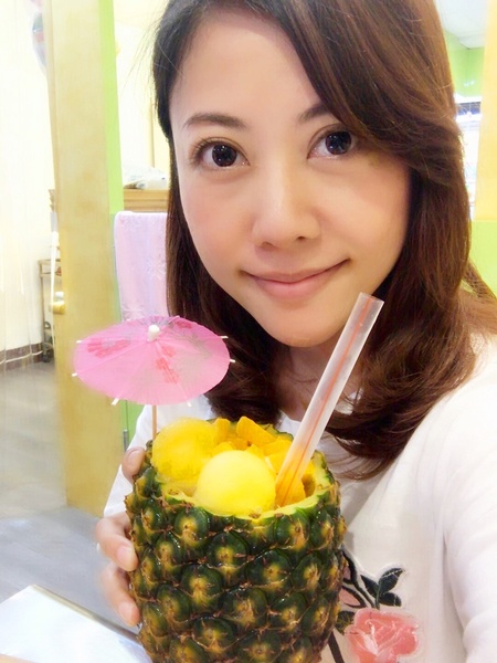 古早味旺來冰店：【捷運美食】古早味旺來冰店 正港台灣味+純天然果香 創意冰品夏日鳯梨園吸睛度十足！每日限量供應~