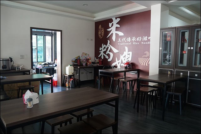 《新莊隱藏版巷弄美食/小姑食記》佳味米粉湯，米粉Q彈又可以免費加湯，小菜也很厲害，同場加映排隊福海街現捍手工大蛋餅！