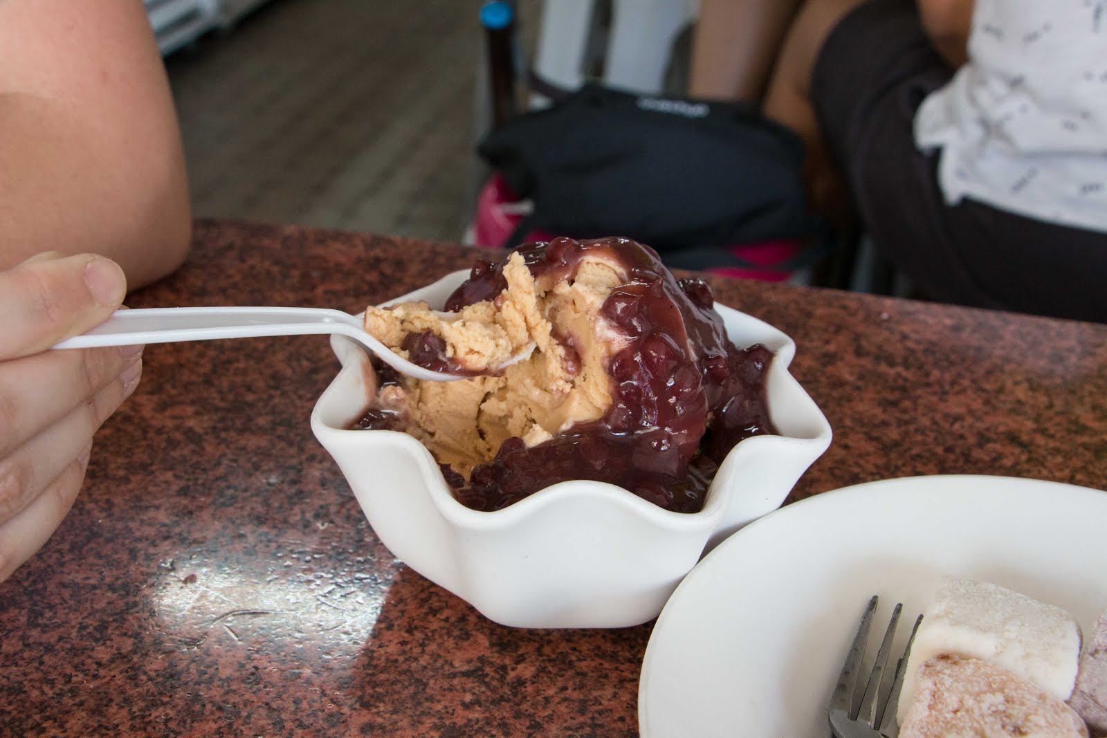 【台南│太陽牌冰品】歷時一甲子的甜蜜古早味，吃出兒時記憶的歡樂時光─紅豆花生霜、濃郁磚仔冰。