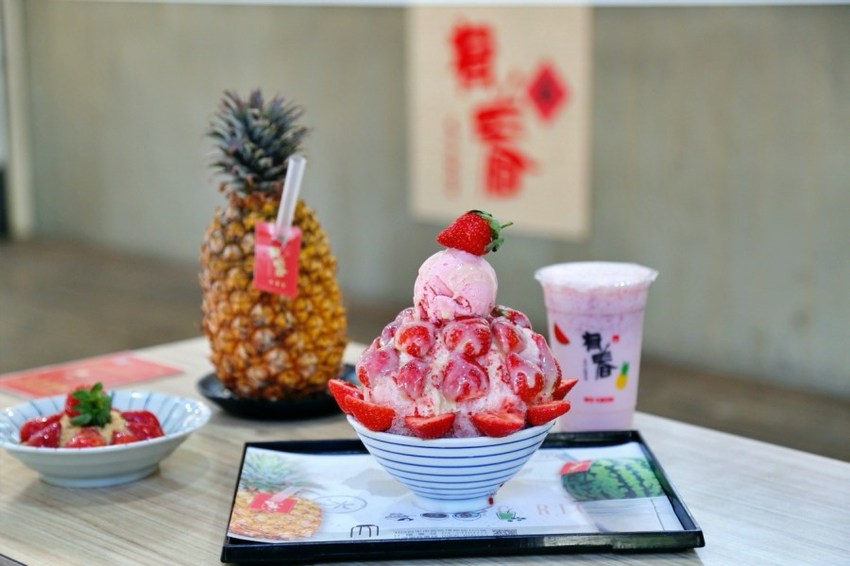 台中下午茶,台中冰品,台中冰果室,台中呷甜甜,台中果汁,台中甜點,台中科博館,台中美食,台中草莓冰,台中西區,台中西區美食,國立自然科學博物館,有春冰菓室,有春冰菓室Wu Chun Ice Shop,草莓冰,草莓燒麻糬,草莓牛奶,鳳梨冰沙 @VIVIYU小世界