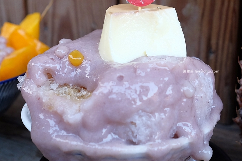 台中冰店 | 有春冰菓室。只要100元,浮誇芋泥瀑布扶不住,霸氣給料滿到整個溢出來! @蹦啾♥謝蘿莉 La vie heureuse