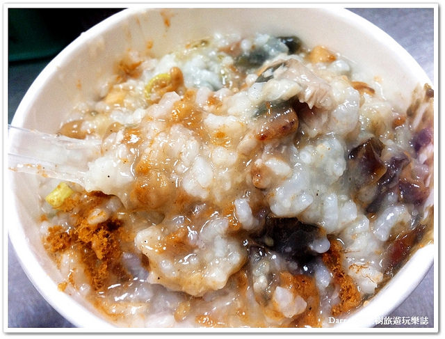 『桃園市』建國路台北大腸蚵仔麵線●桃園三小時完售大腸蚵仔麵線/食尚玩家推薦排隊早餐店