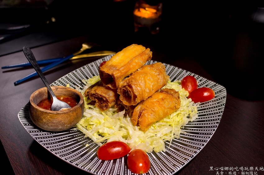 高雄苓雅︱LaFaceBar 在酒吧唱卡拉OK也太嗨!每週二、四的KTV之夜,快來這兒展現你的天籟好歌喉!