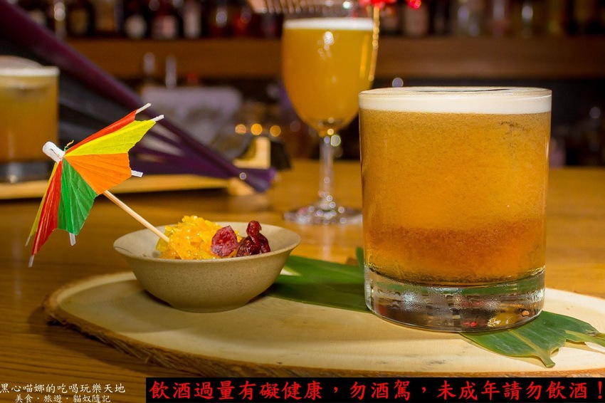 高雄苓雅︱LaFaceBar 在酒吧唱卡拉OK也太嗨!每週二、四的KTV之夜,快來這兒展現你的天籟好歌喉!