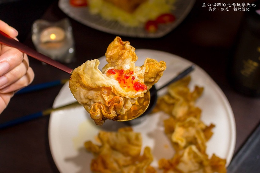 高雄苓雅︱LaFaceBar 在酒吧唱卡拉OK也太嗨!每週二、四的KTV之夜,快來這兒展現你的天籟好歌喉!