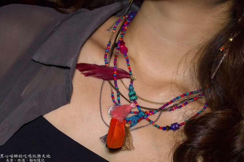 高雄苓雅︱LaFaceBar 在酒吧唱卡拉OK也太嗨!每週二、四的KTV之夜,快來這兒展現你的天籟好歌喉!