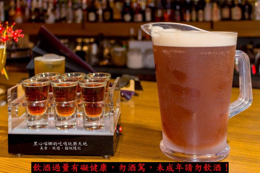 高雄苓雅︱LaFaceBar 在酒吧唱卡拉OK也太嗨!每週二、四的KTV之夜,快來這兒展現你的天籟好歌喉!