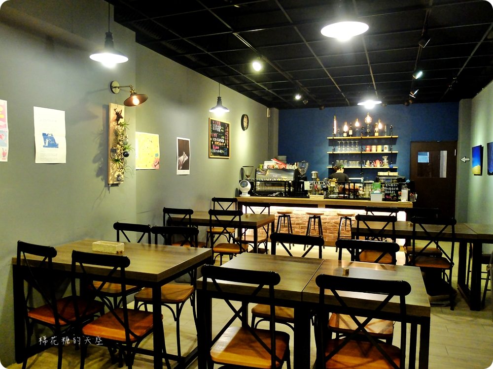 檜意生活村週邊R5小餐館客製美式漢堡超好吃!現烤可麗露吃了會上癮~