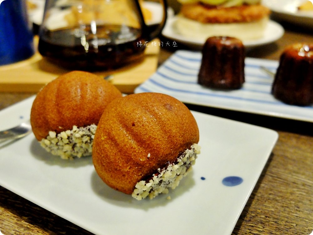 檜意生活村週邊R5小餐館客製美式漢堡超好吃!現烤可麗露吃了會上癮~