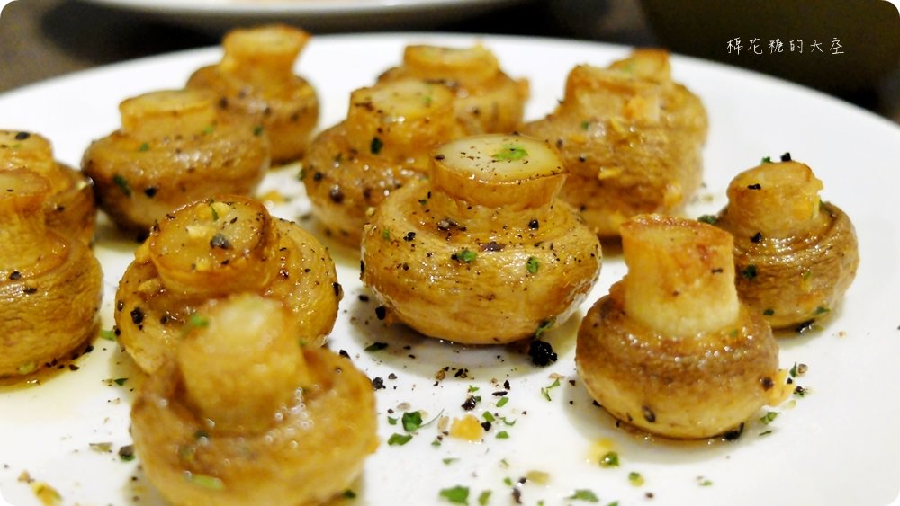 檜意生活村週邊R5小餐館客製美式漢堡超好吃!現烤可麗露吃了會上癮~